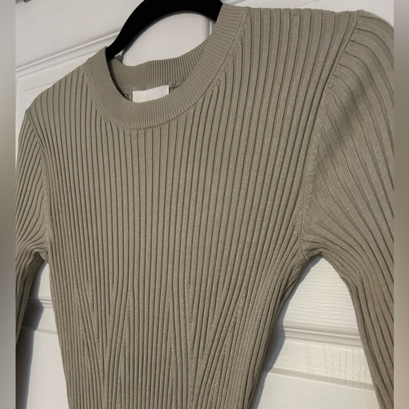 H&M sage green fitted dress NWT! - Picture 2 of 3